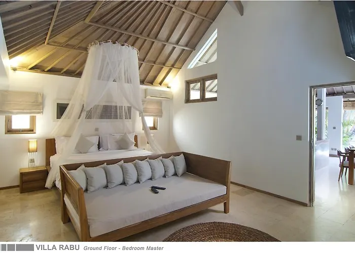 3br Rabu - Minggu * Семиньяк